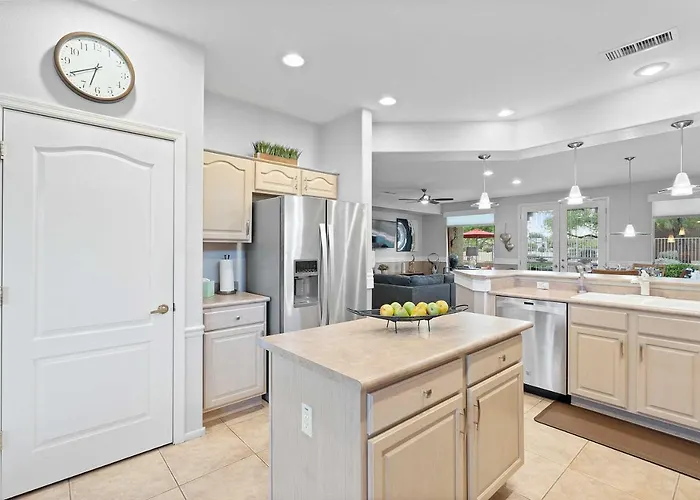 Pool & Golf Cart: Sun Grand Home!